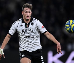 记者：那不勒斯有意F-埃斯波西托，准备报价2500万-3000万欧