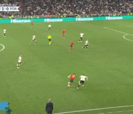 精彩世界波!孔塞桑禁区外兜射破门,葡萄牙1-1扳平德国