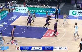 😃梦回当年！翟晓川假手递手直接突破 秀空中滑翔拉杆上篮！